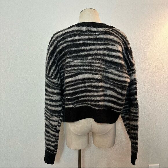 UO Wool Blend Cropped Animal Print Cardigan 307 - Picture 4 of 4